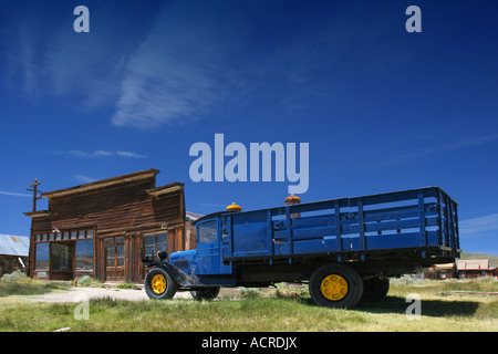 Vieux camion en face de Ghost Town Banque D'Images