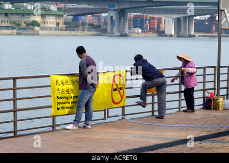 Hong Kong a introduit des lois anti-tabac très fort au 1 janv. 2007. Même à l'extérieur vous pouvez trouver des endroits non fumeurs. Banque D'Images