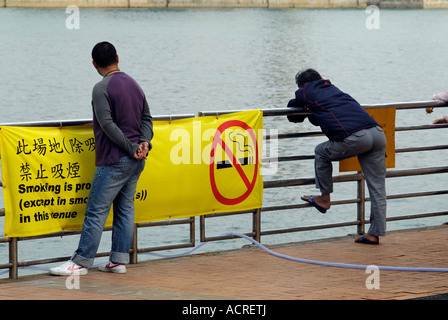 Hong Kong a introduit des lois anti-tabac très fort au 1 janv. 2007. Même à l'extérieur vous pouvez trouver des endroits non fumeurs. Banque D'Images