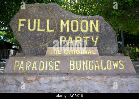 Sculpture en pierre d'origine du site marques full moon party au Paradise Bungalows sur l'île de Ko Pha Ngan Thaïlande Banque D'Images