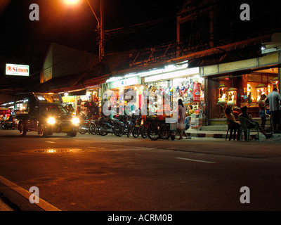 Beach Road boutiques illuminées la nuit Pattaya Thaïlande Banque D'Images