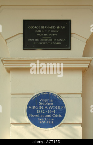 Célèbres plaques de personnages sur le bâtiment Robert Adams à Fitzroy Square enregistrement occupé par George Bernard Shaw et Virginia Stephen 1800 Londres Angleterre Royaume-Uni Banque D'Images