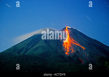 Monter le volcan Arenal, Costa Rica Banque D'Images