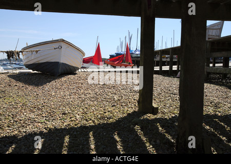 Bateaux à terre dans l'ouest de Itchenor Banque D'Images