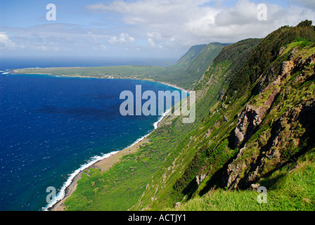 Falaises de la péninsule de Kalaupapa sur océan Pacifique Molokai Hawaii Banque D'Images