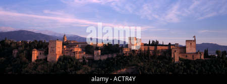 En face de l'Alhambra de la Sierra Nevada, Granada, Espagne Banque D'Images