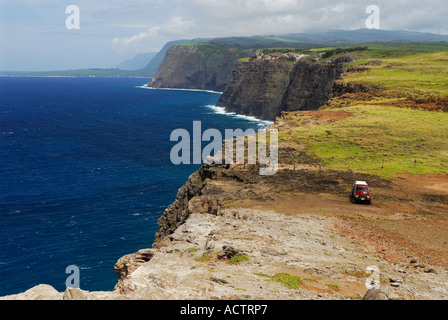 Et Kalaupapa plus hautes falaises à partir de la côte nord-ouest de l'île de Molokai Hawaii Banque D'Images