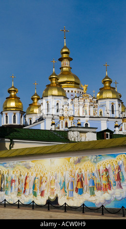 Cathédrale de St Micheals les dômes dorés et le monastère de Kiev Kiev Ukraine Banque D'Images