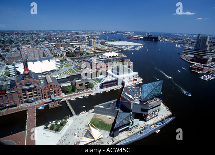 Vue aérienne de Baltimore Inner Harbor et Aquarium National de Baltimore Maryland USA Banque D'Images