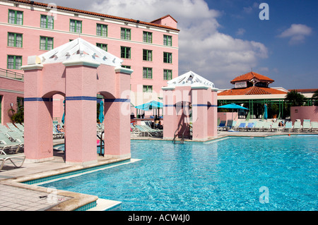 La piscine à la Renaissance Vinoy Resort and Golf Club à St Petersburg en Floride USA Banque D'Images