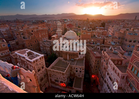 L'architecture unique du patrimoine mondial de l'Unesco Ville de Sanaa au Yémen, au coucher du soleil Banque D'Images
