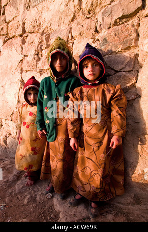 Les jeunes filles Berbères dans le village de montagne montagnes Haraz Shahara Yémen Banque D'Images