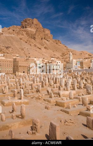 Vue sur le cimetière musulman Tarim traditionnel près de Sayun Yémen Banque D'Images