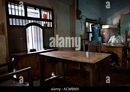 Old post office Varanasi Bénarès Inde Banque D'Images