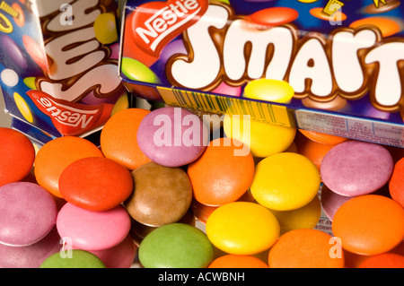 Gros plan sur des bonbons au chocolat enrobés de sucre Smarties Banque D'Images