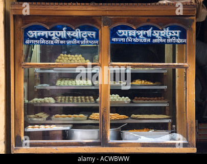 Pâtisserie Varanasi Bénarès Inde Banque D'Images