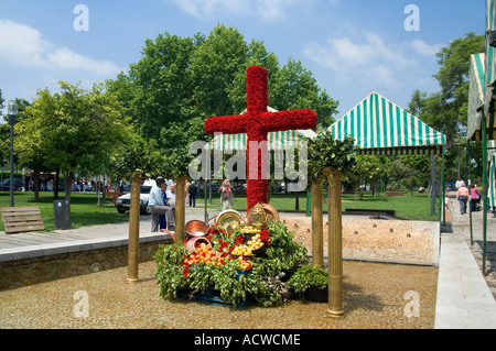 Les trois jours de la Cruces de Mayo (Croix de mai) commencer un mois une Fiesta non-stop à Cordoue, Andalousie Andalousie, Espagne Banque D'Images