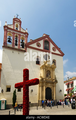 Les trois jours de la Cruces de Mayo de croisements peut commencer un mois de Fiesta non stop à Cordoba Andalousie Espagne Banque D'Images