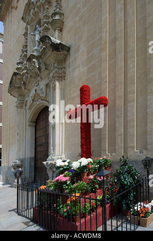 Les trois jours de la Cruces de Mayo (Croix de mai) commencer un mois une Fiesta non-stop à Cordoue, Andalousie, Espagne Banque D'Images