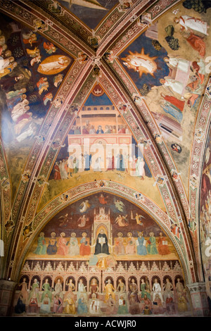 Santa Maria Novella chapelle des Espagnols Capelloni degli Spagnoli avec fresques au plafond et mural Florence Toscane Italie Banque D'Images