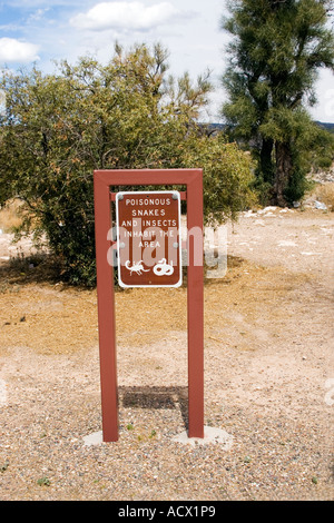 Attention "serpents venimeux et d'insectes habitent cette région' dans l'autoroute repos entre Phoenix et Sedona en Arizona Banque D'Images