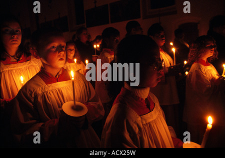 St Joseph's Catholic Church messe de minuit la veille de Noël Banque D'Images