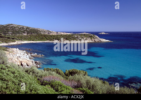 Mer multicolore près du Cap Malfatano (Capo Malfatano) - Cagliari, Sardaigne, Italie. Banque D'Images