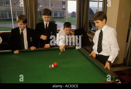 Wymondham College dans l'État de Norfolk école d'embarquement. Années 1990 Royaume-Uni Snooker à temps libre. 1991 HOMER SYKES Banque D'Images