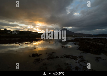 La baie de Broadford et le pic de Beinn na Caillich, Isle of Skye, Scotland, UK Banque D'Images