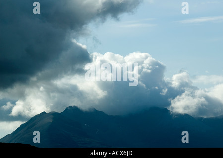 Sur un nuage Teallach montagne, dans la forêt, Fisherfield région des Highlands, Ecosse, Royaume-Uni Banque D'Images