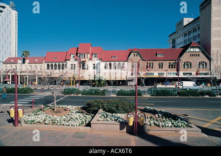 Les bâtiments anciens et modernes sur l'Avenue de l'indépendance l'Afrique du sud-ouest de la Namibie Windhoek Banque D'Images