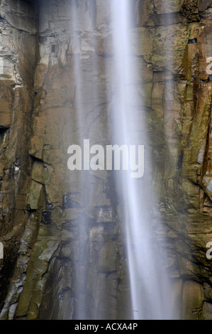 Taughannock Falls l'une des chutes plus haut dans l'Est de l'US 215 Ft à Taughannock Falls State Park dans la région des lacs Finger de New Y Banque D'Images