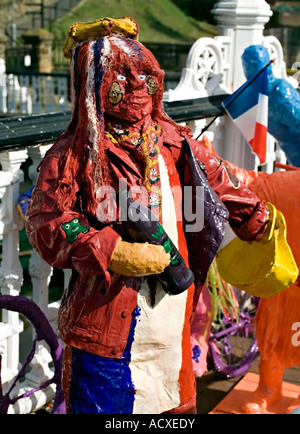 Papier-Mache Mannequins réalisés par des écoliers de Tonbridge, UK pour célébrer le Tour de France 2007 en passant par la ville Banque D'Images