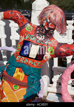 Papier-Mache Mannequins réalisés par des écoliers de Tonbridge, UK pour célébrer le Tour de France 2007 en passant par la ville Banque D'Images