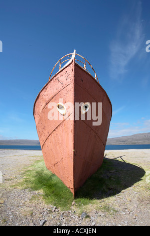 Un navire échoué Garðar BA 64 à Patreksfjordur, Fjords Ouest, l'Islande Banque D'Images
