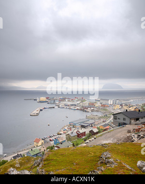 Hammerfest, ville port sur l'île de Kvaløya, Finnmark, Norvège Banque D'Images