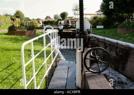 Maunsel inférieur verrou sur le Canal Bridgwater et Taunton près de North Somerset Newton Banque D'Images