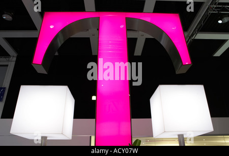 Les Internationaux de l'exposition de la radio et de la télévision 2006 - Logo de la Deutsche Telekom AG, Berlin, Allemagne Banque D'Images