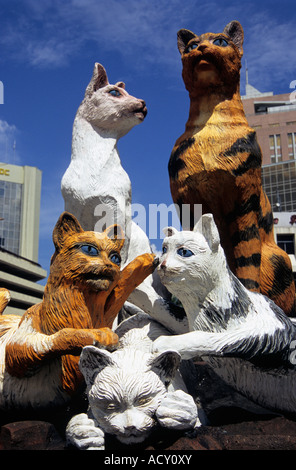 Statues de chat à Kuching, Sarawak, Malaisie. Kuching signifie "chat" en Malais Banque D'Images