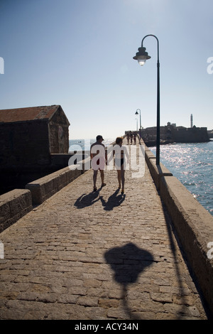 La passerelle menant à l'église de San Sebastian à Cadix, Espagne Banque D'Images