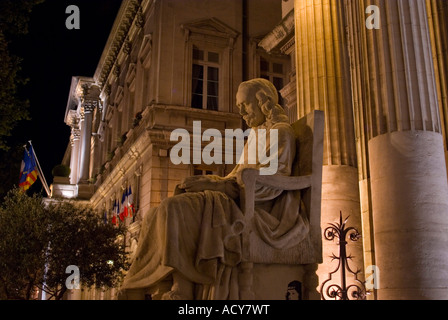 Avignon France Place de l'horloge du théâtre avec façade baroque statue de Pierre Corneille dramaturge tragedian Banque D'Images