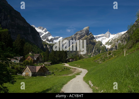 Sentier de randonnée menant à l'Appenzell peaks, Säntis, Suisse Banque D'Images