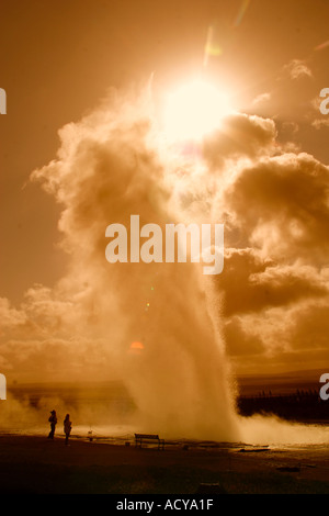 L'Islande Geysir dans Haukaladur près de Stori Geysir éruption Banque D'Images