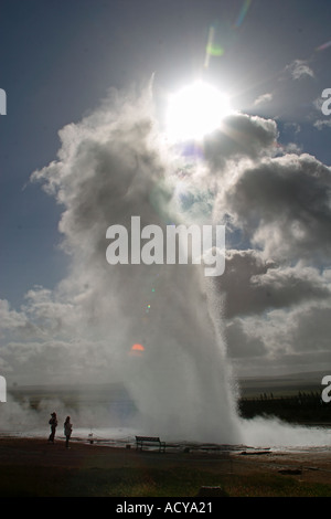 L'Islande Geysir dans Haukaladur près de Stori Geysir éruption Banque D'Images