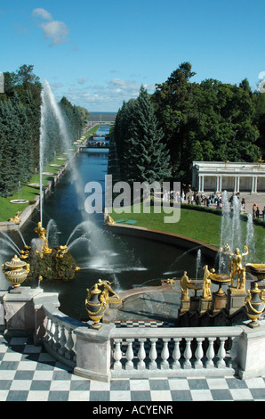 Fontaines de Grand Palais Peterhof en Russie Banque D'Images