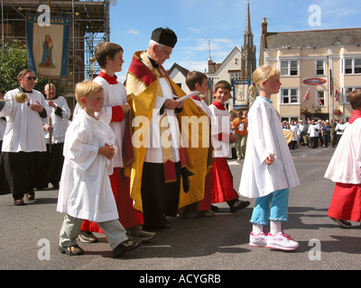 Procession annuelle lors de pèlerinage à l'Abbaye de Glastonbury Somerset England United Kingdom Banque D'Images