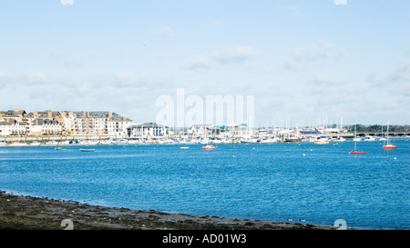 Vue sur la mer de Malahide, comté de Dublin, Irlande, montrant l'hôtel Marina Village Banque D'Images