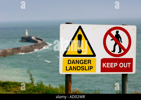 Danger glissement signe sur l'East Sussex falaise près de Newhaven. Photo par Jim Holden Banque D'Images