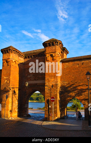 La porte du monastère, dans la vieille ville dans le centre de Torun Pologne EU Banque D'Images