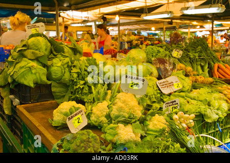 Marché à Plac Wielkopolski dans le centre de Poznan Pologne EU Banque D'Images